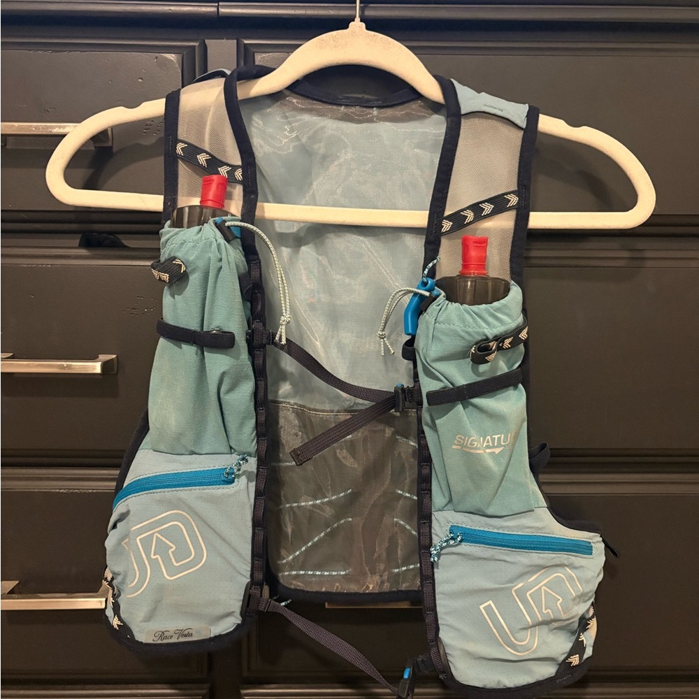 Ultimate Direction Women's Hydration Vest - Blue